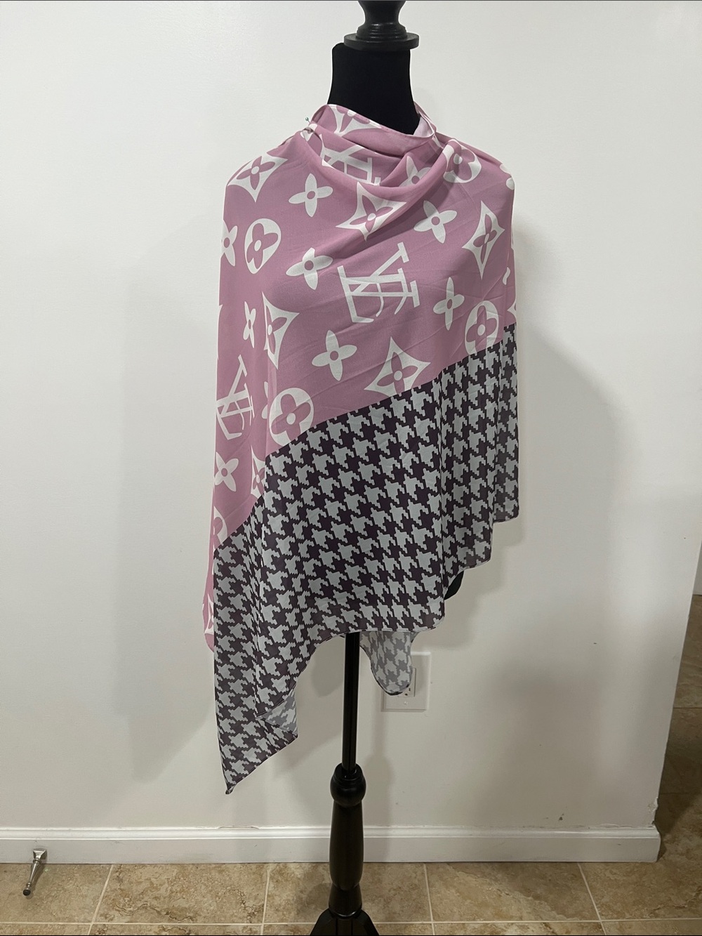 New Listing (( not authentic))NEW❤️LV Chiffon Shawl